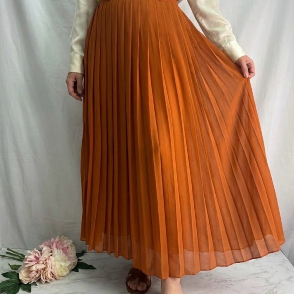The Row Vibrant Orange Silk lightweight A-Line Pleated Skirt Size 4 EUC